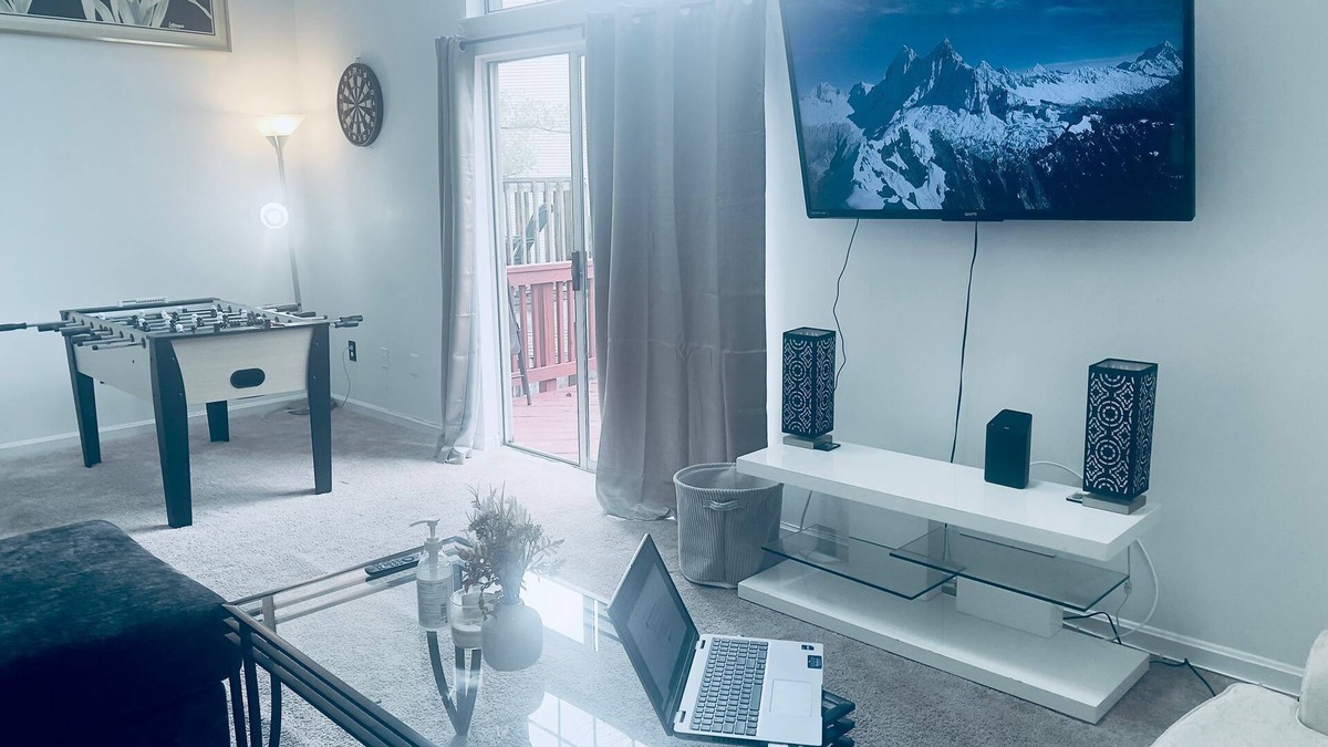 Lanham House | nRoyal Place: Three-Story Townhouse with Balcony & Workspace