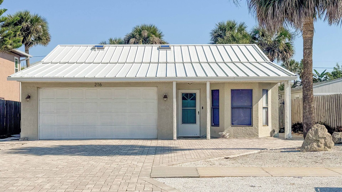 Boardwalk House | NSB- Crawford Crash Pad - 3 BR 2BA walk to Flagler and Beach