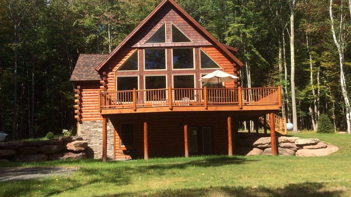 Windham House | nStunning Chalet style home in Catskills with 8 Person hot tub, fire pit & Sauna