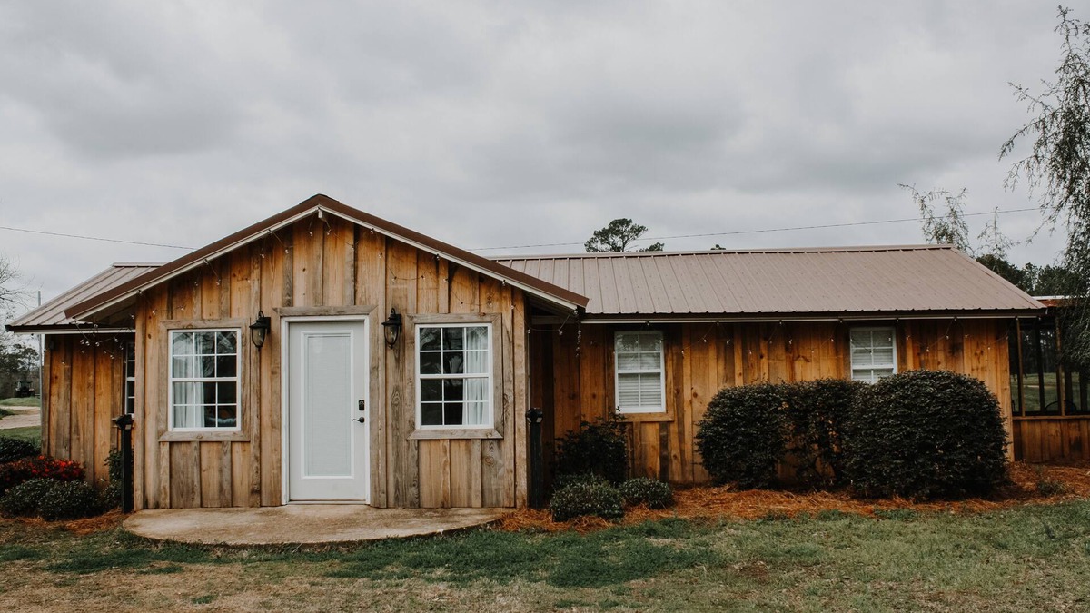 Morris House | Nubbintown Honey House Romantic Getaway Farm Stay