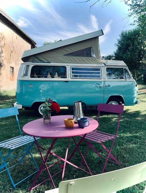 Torchefelon House | Nuit insolite Combi Volkswagen T2B campagne