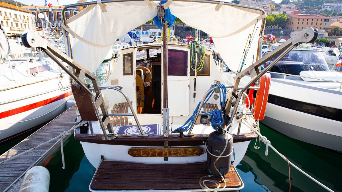 Plage d'Argeles Boat Rental | Nuit Insolite Sur Ce Joli Voilier Dans Le Port