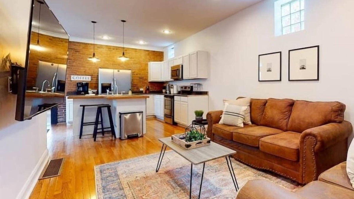Phoenix Hill House | NuLu Private Home|Backyard|Parking