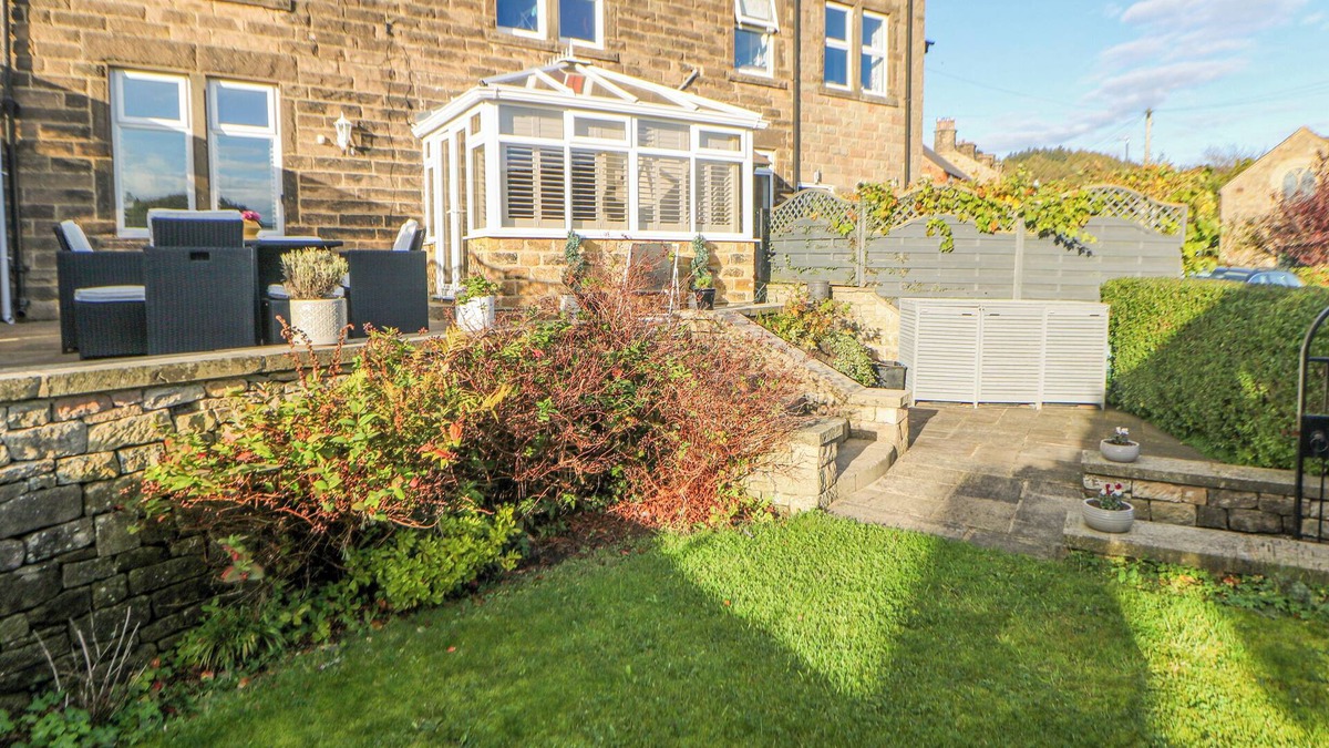 Two Dales House | NUMBER 4 WESTMORELAND, romantic, with a garden in Two Dales