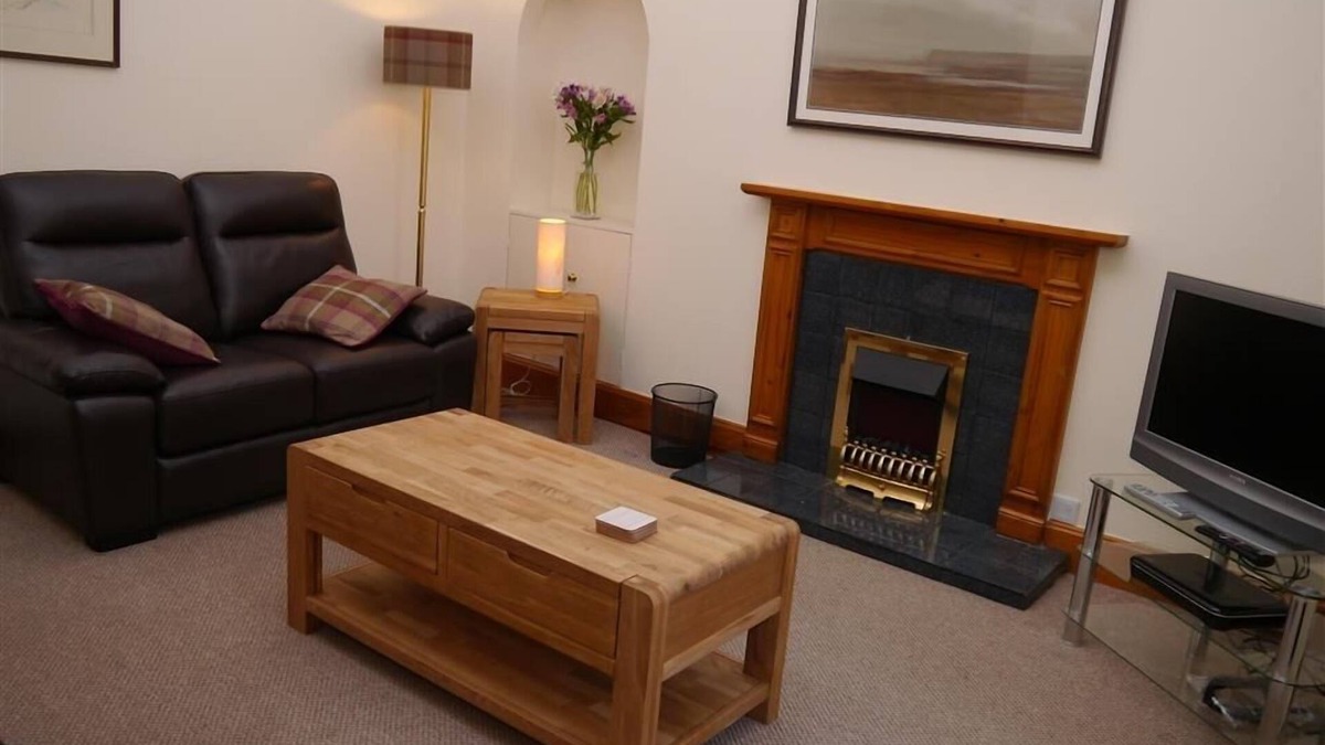 Dumfries Cottage | Number 48 - an apartment that sleeps 2 guests in 1 bedroom