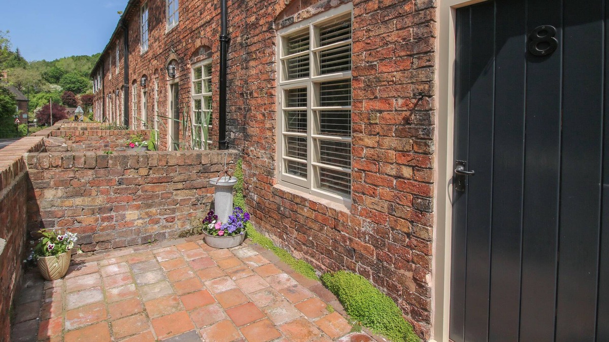 Coalbrookdale House | NUMBER 7, pet friendly, character holiday cottage in Ironbridge