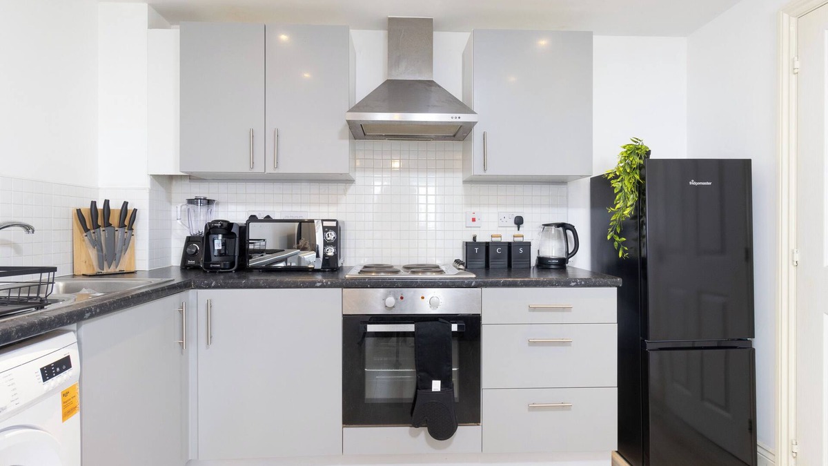 Nuneaton House | Nuneaton Retreat - City Centre - Parking - Nuneaton Station