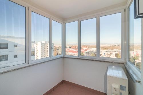 Milan Apartment | Nuovissimo Attico 17esimo Piano, 10 Posti Letto