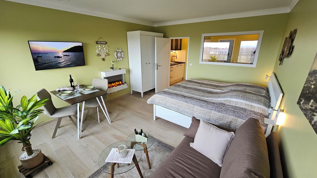 Ostholstein Apartment | Nur 80m bis zum Südstrand ~ Yachthafenblick ~ Wlan ~ Parkplatz