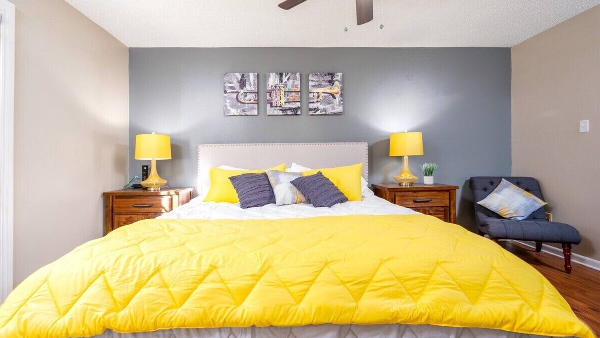 Pineville Apartment | Nurse Ready Wifi Smart TV Kitchen Pets W/D