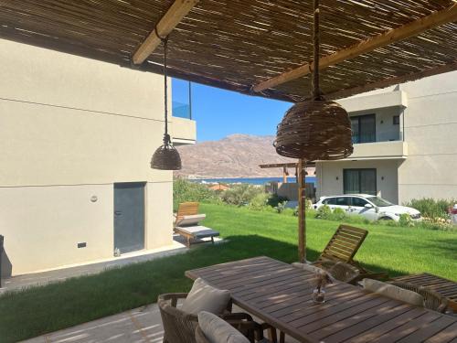 Trachilos House | Nusa retreat - Residences - Garden & Sea view