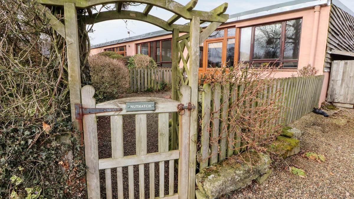 Ivegill Cottage | NUTHATCH, pet friendly, with open fire in High Head Castle Farm