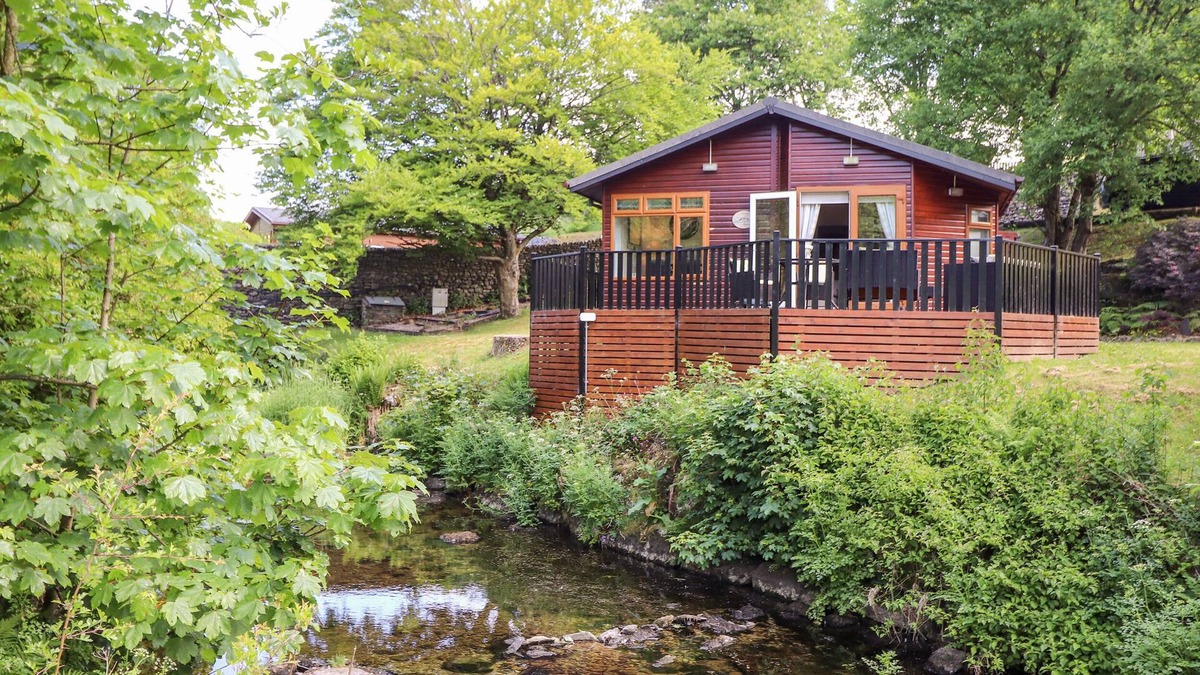 Troutbeck Cottage | NUTKINS LODGE, pet friendly, with a garden in Windermere