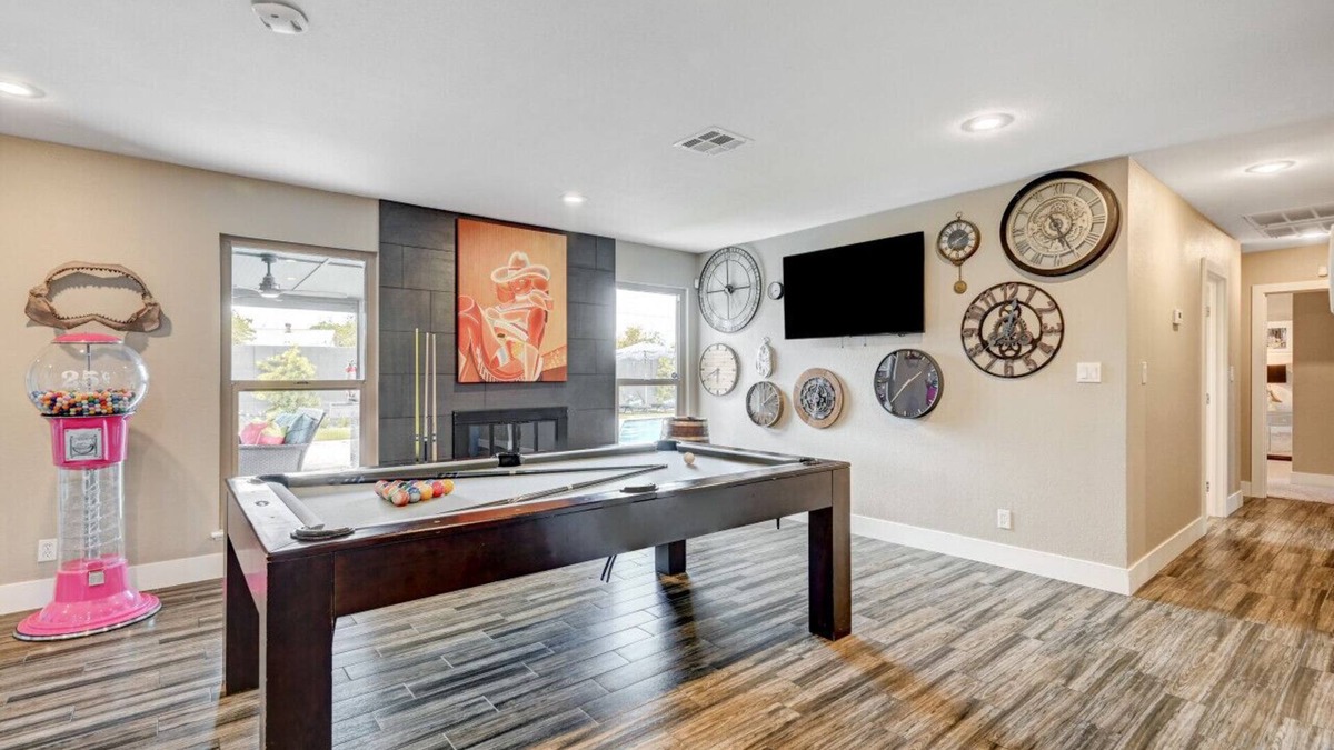 Spanish Oaks House | NV3408 · Close to the Strip! Heated Pool, Game Room