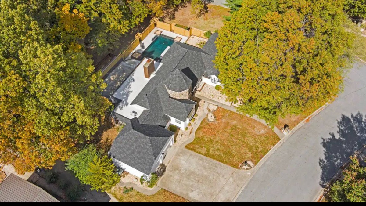 Bentonville - Fayetteville House | NWA Getaway Pool, Arcade, Trails