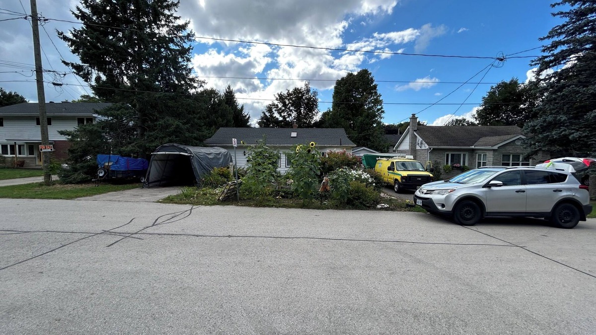 Owen Sound House | nWelcome to Shady Rest, a charming one-bedroom bungalow apartment