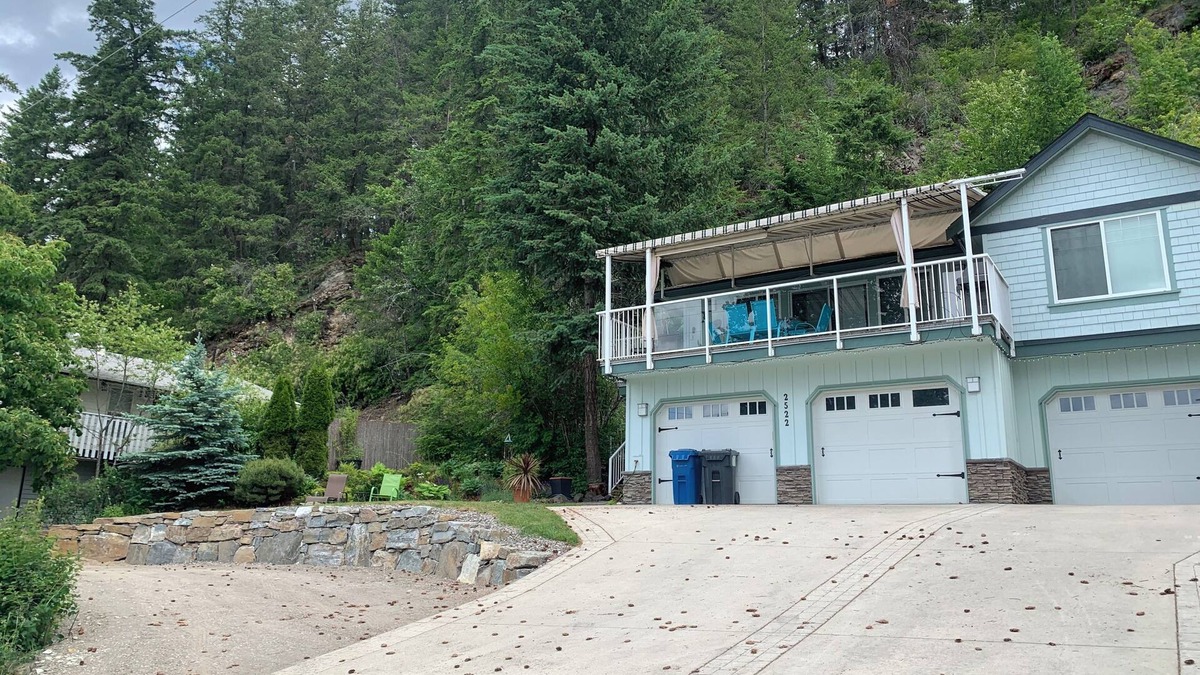 Blind Bay House | nWest facing Waterfront Retreat w/private beach, dock access & private buoy