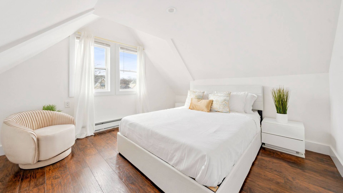 Southeast Yonkers Apartment | NY Luxury Apt Free Parking in PRIME Area