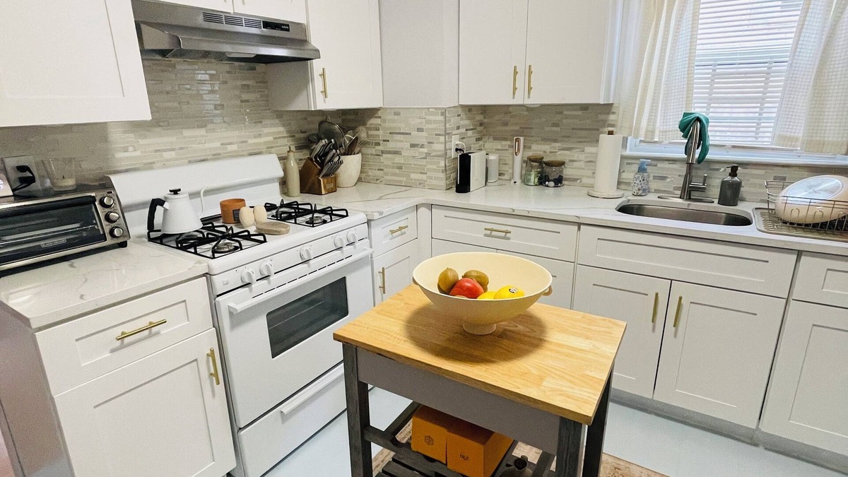 East Flushing Apartment | NY Presbyterian, US Open, CitiField : 1-bedroom apt w/Patio in Flushing East