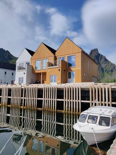 Ballstad House | Ny rorbu på kaikanten