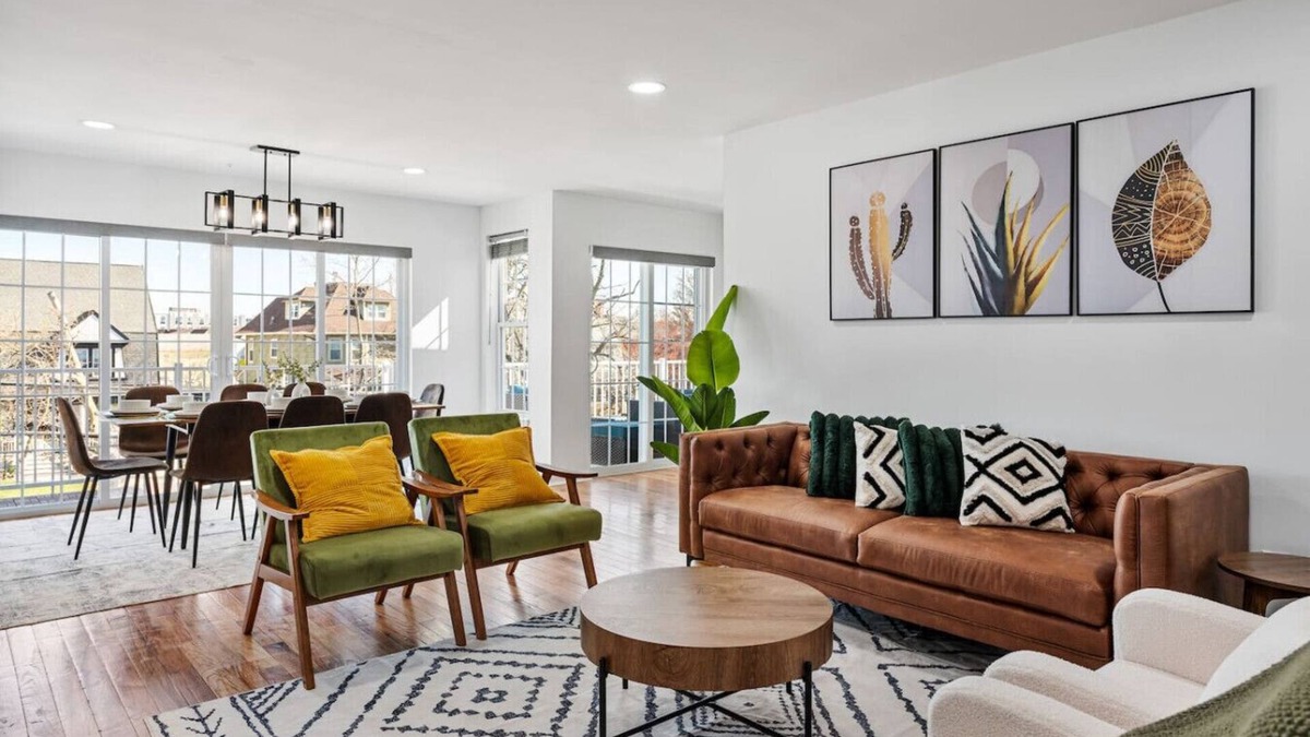 Constable Hook Apartment | NYC 20min | Sleeps 10 | Free Parking | Patio