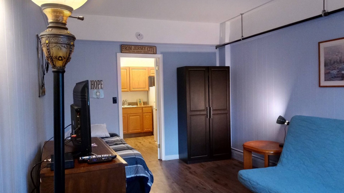 Laurence Harbor Apartment | NYC Beach Suite 7 min. walk to the Jersey Shore