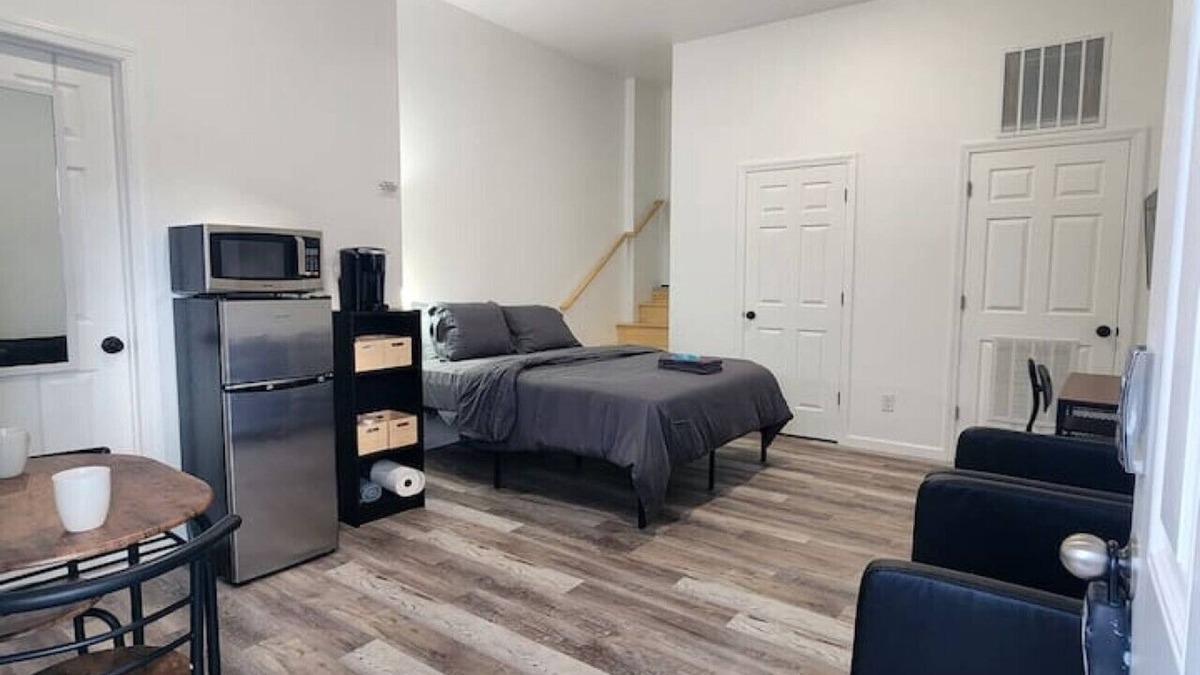 Hackensack Apartment | NYC Bus -Train/Shops/Restaurant/HUMC/USA Mall
