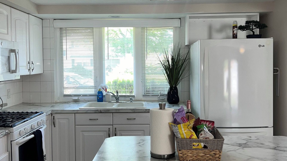Carteret Apartment | NYC Hideaway: Early Check-In, Free Parking, Fast WiFi, Airport 20 mins