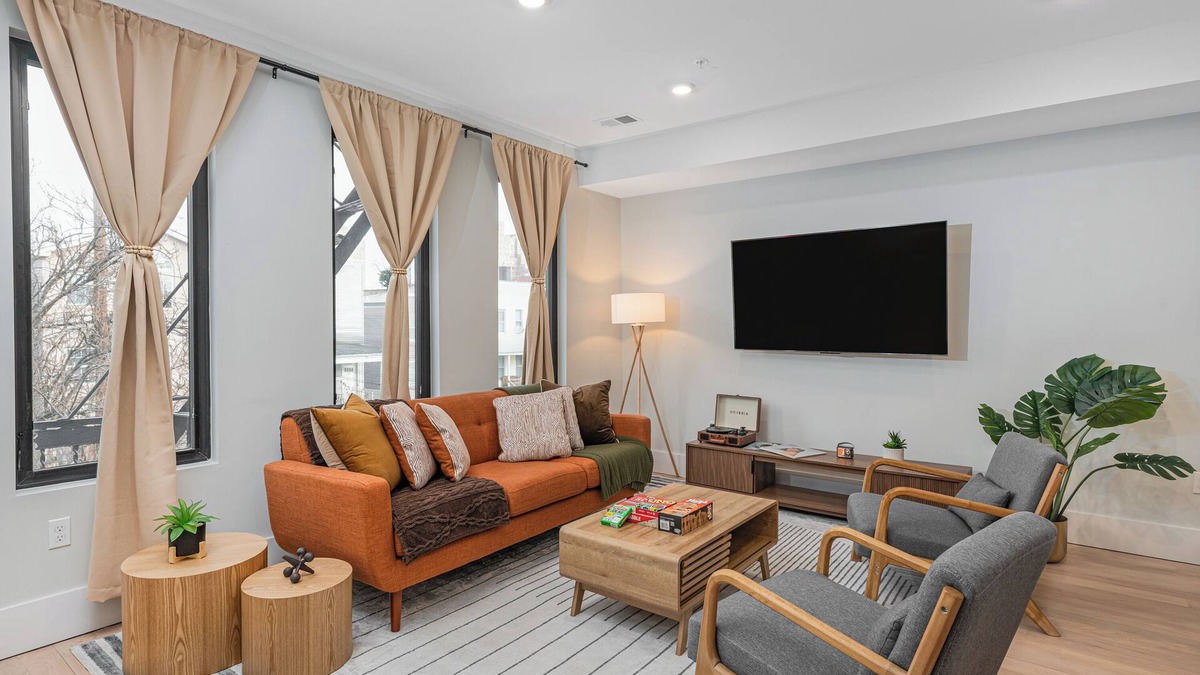 McGinley Square House | NYC Traveler's Dream: 3BR Designer Home with Quick PATH Access to Manhattan!