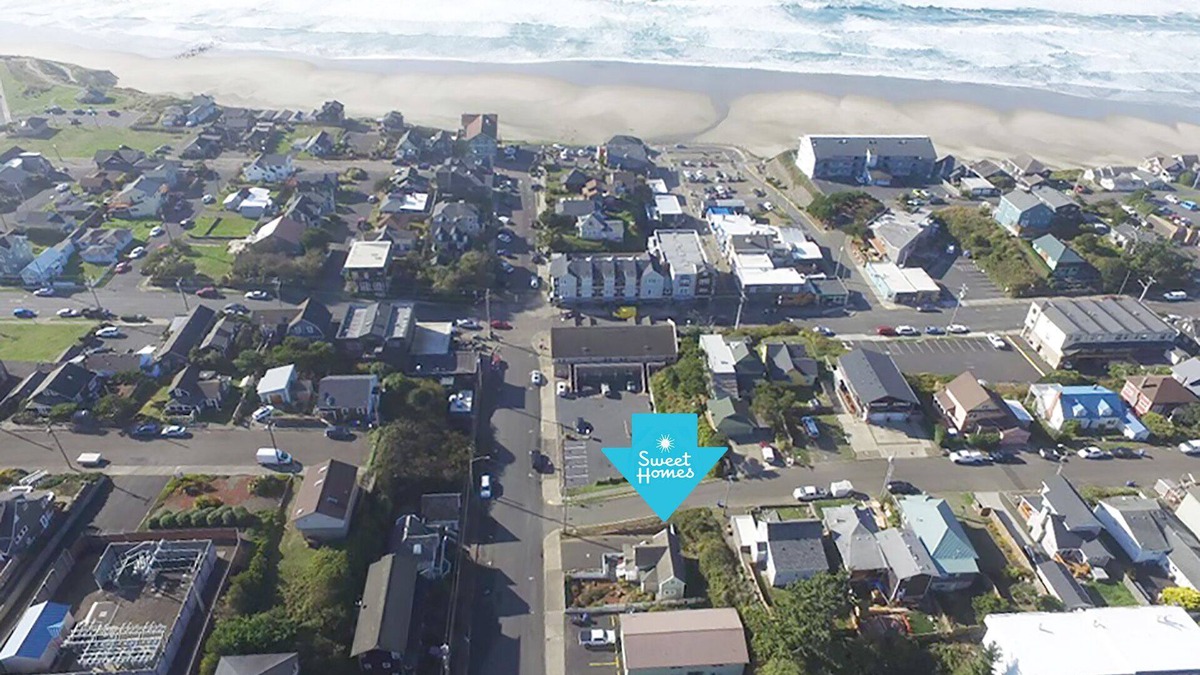 Newport House | Nye Beach! Historic Nye Creek Cottage! Walk to Everything!
