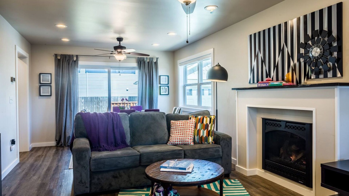 Newport House | Nye Beach, Hot tub, Dog friendly, Hip Decor, Walk to Beach!