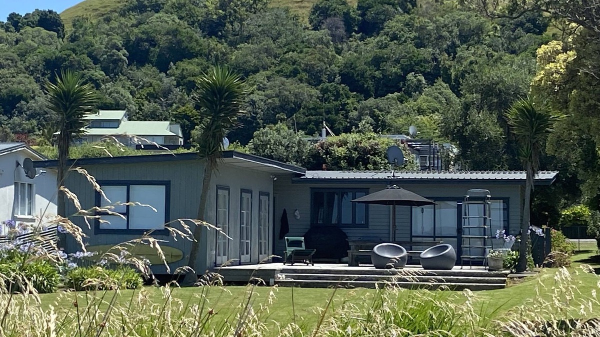 Blackhead House | Beach Front Bach Beauty