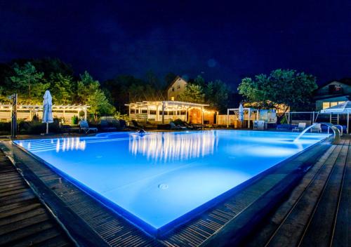 Niechorze Resort | OŚRODEK KOLONIJNO WCZASOWY MEWA - przy plaży z basenem z podgrzewaną wodą i mini SPA