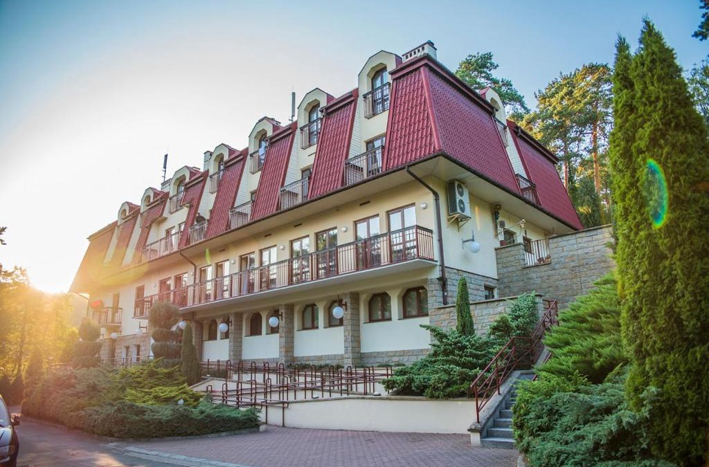 Tropie Hotel | Ośrodek Szkoleniowo Wypoczynkowy ROŻNÓW