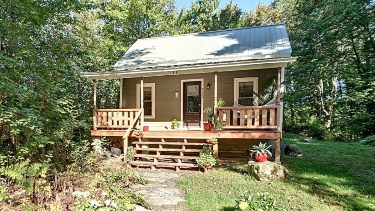 Lac-Brome Cabin | Ô chalet vert - just a few minutes away