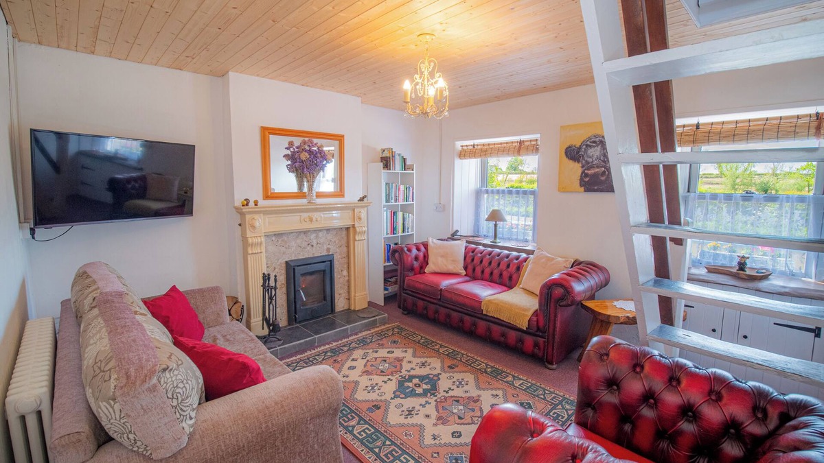 Ballyhale Cottage | O'Sullivan's cottage: with Pool Table, Darts. Golf Course nearby!