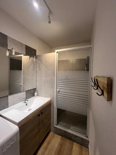 Barriere Saint Marc Apartment | O'Vincent du faubourg I Parking I Wifi I TV