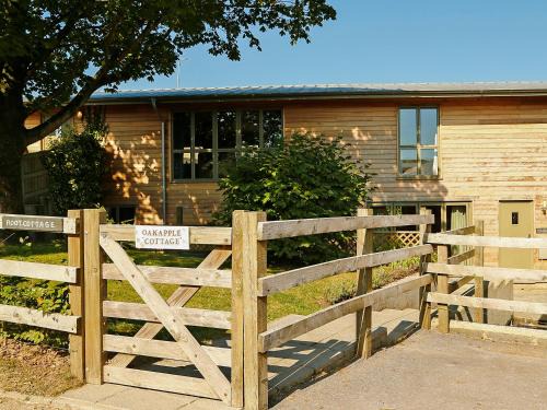Teigngrace House | Oak Apple