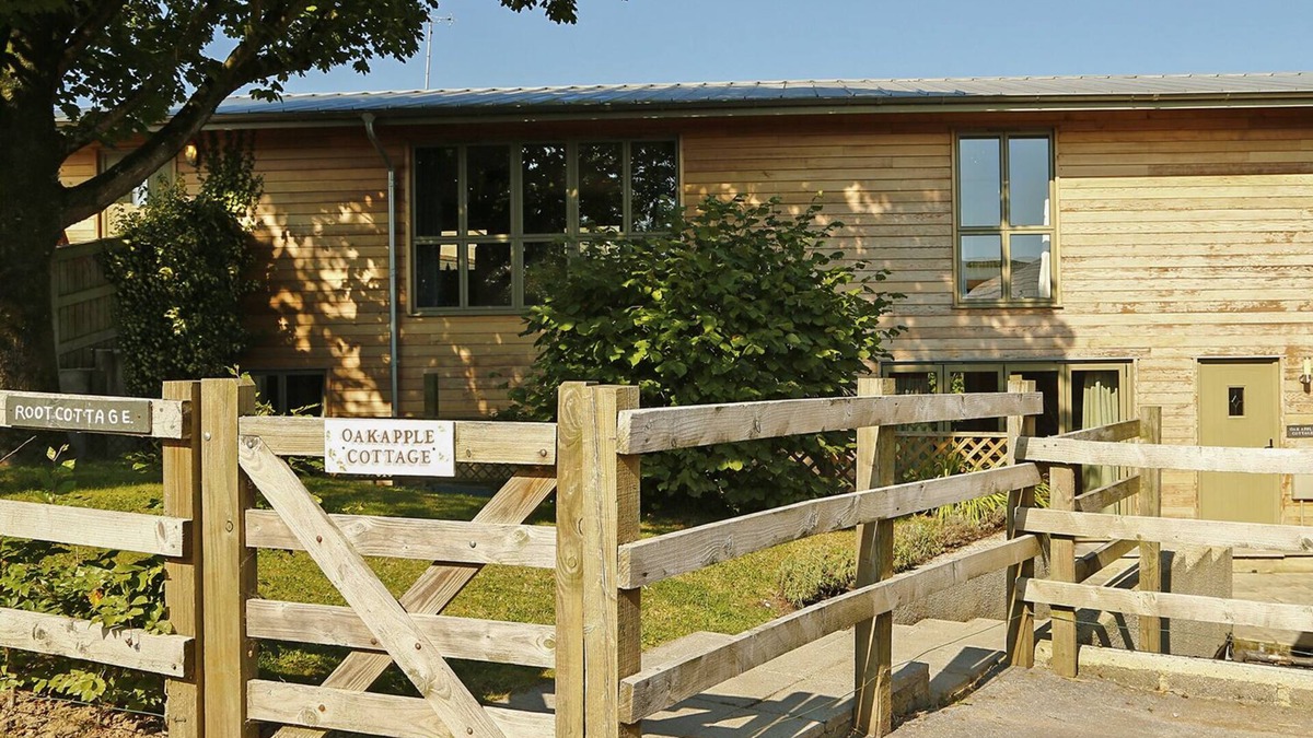 Teigngrace Cottage | OAK APPLE, pet friendly, country holiday cottage in Newton Abbot