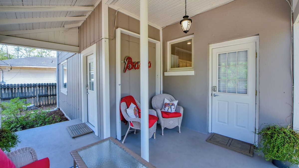 Tuscaloosa Apartment | Oak - Apt.1 - Book for 30 days or longer!
