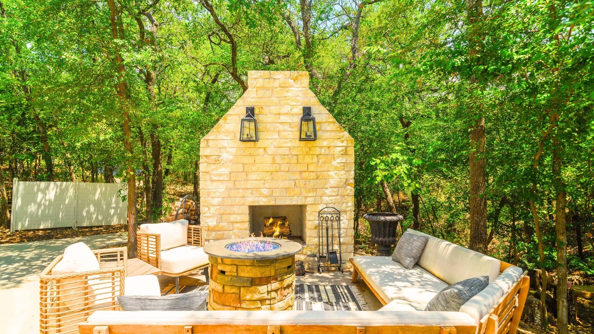 Cross Roads House | Oak Bluff, Cozy Spacious Retreat with Farmhouse Charm