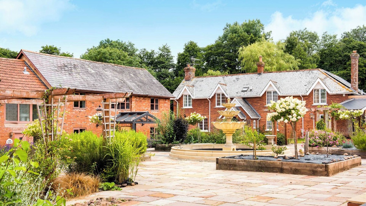 Bicton Cottage | OAK COTTAGE, family friendly, character holiday cottage in Aylesbeare