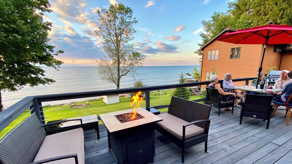 Sodus Cottage | Oak Cottage - Lakefront cottage located in Sodus, NY, with full amenities.