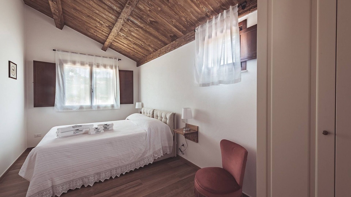 Nerbisci Other | OAK FARMHOUSE - POPLAR APARTMENT