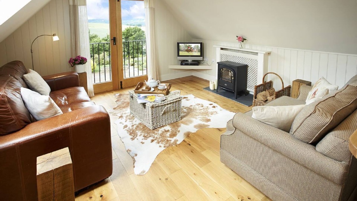 North Moreton Apartment | Oak framed barn provides is an idyllic romantic retreat