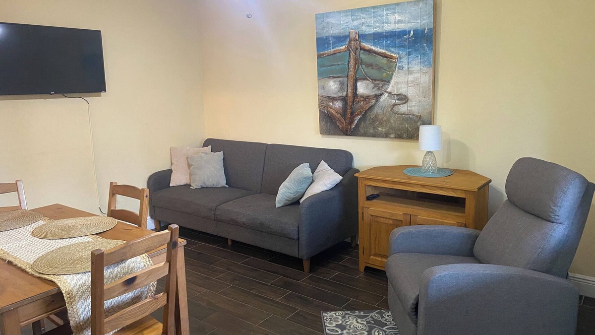 Lake Magdalene House | Oak Haven Private Homie Apartment w/Outdoor Patio