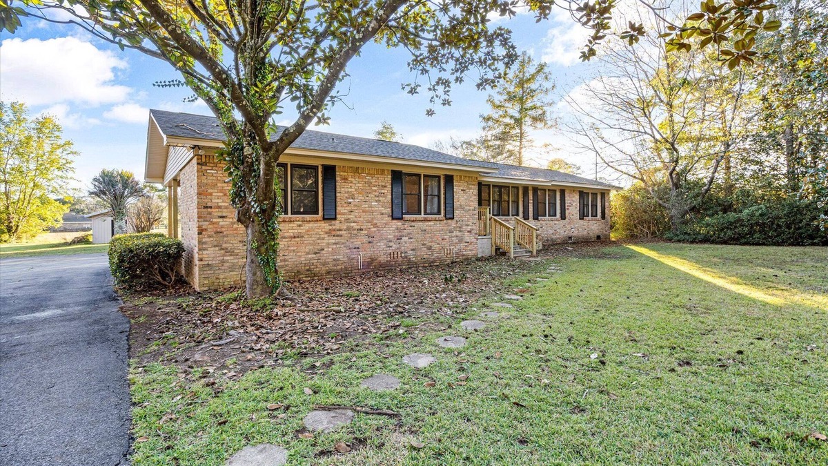 Semmes House | Oak Hill- 2 Acres with Pool, 4 Bedrooms