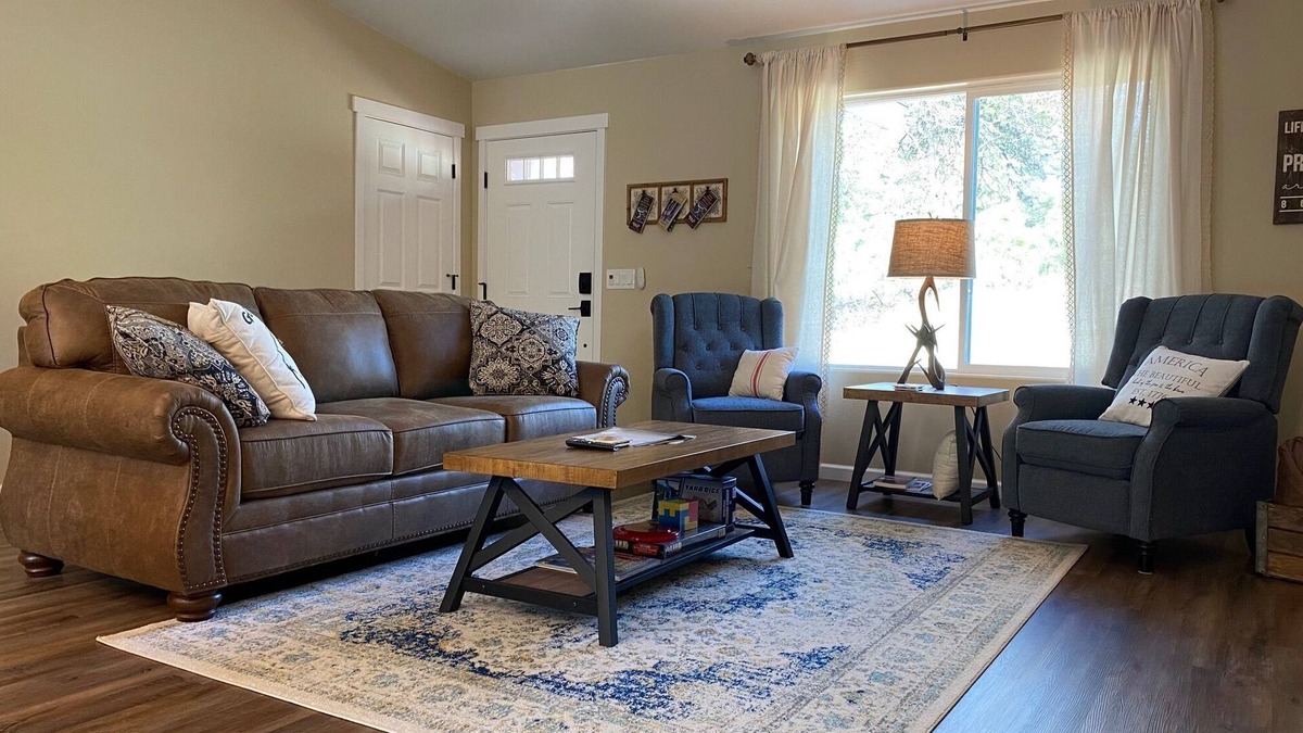 Oak Knoll Village Cottage | Oak Knoll Cottage - Minutes to Downtown, Ideal for Fishing & Hiking!