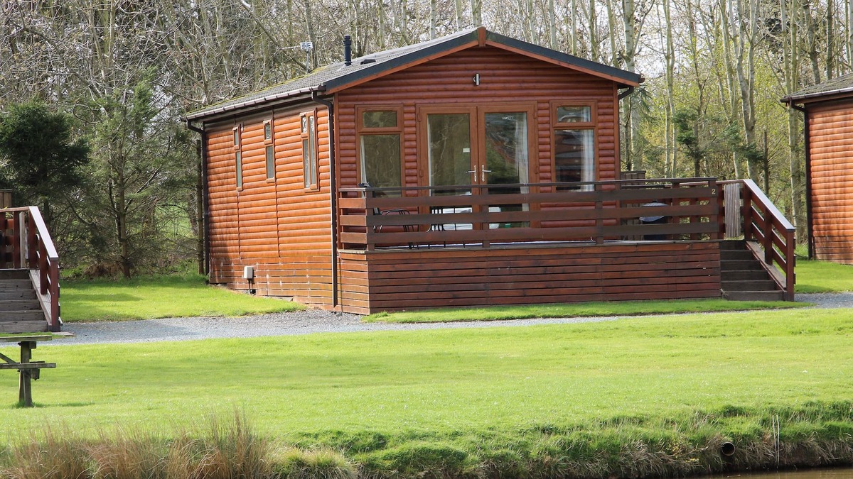 Shrewsbury Cottage | OAK LODGE, pet friendly, with pool in Beaconsfield Holiday Park