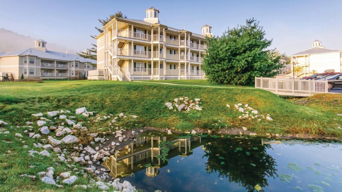 South Lee Resort | Oak 'n Spruce Resort 2 Bedrooms in The Berkshires an IHG and Holiday Inn Club